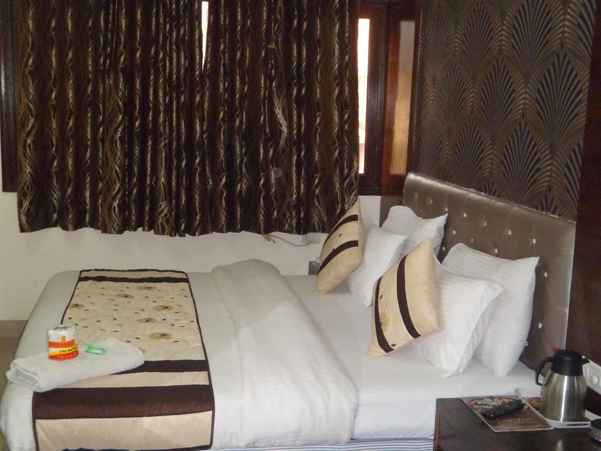 Hotel Arjun New Delhi