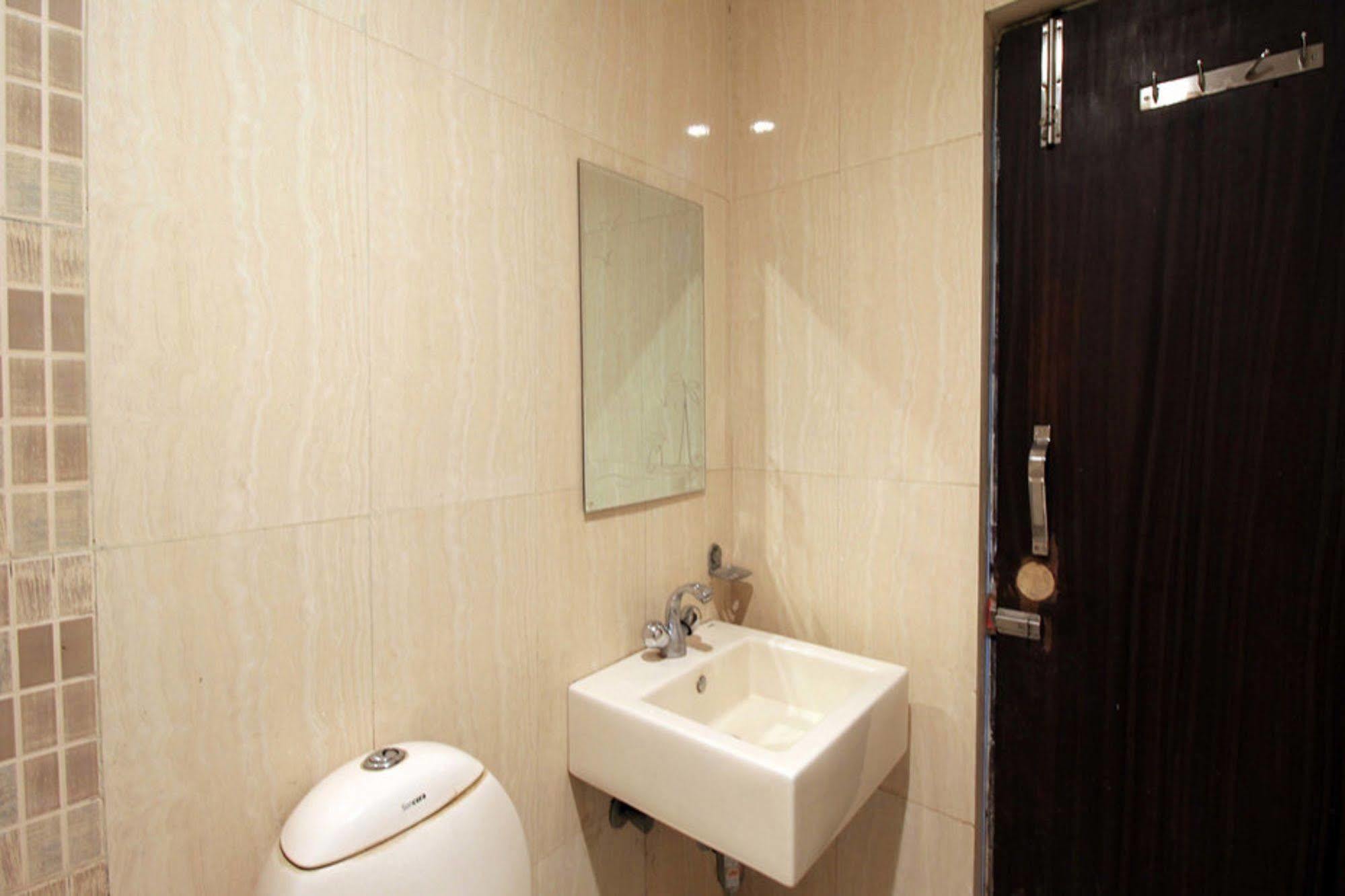 Hotel Arjun New Delhi