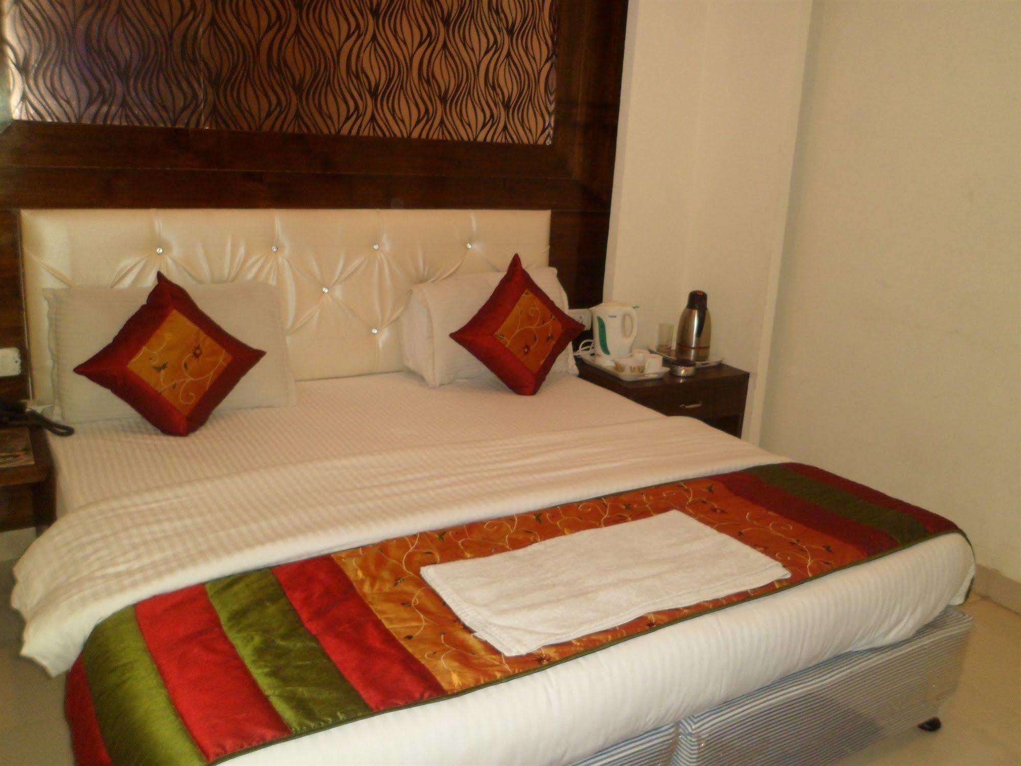 Arjun Hotel