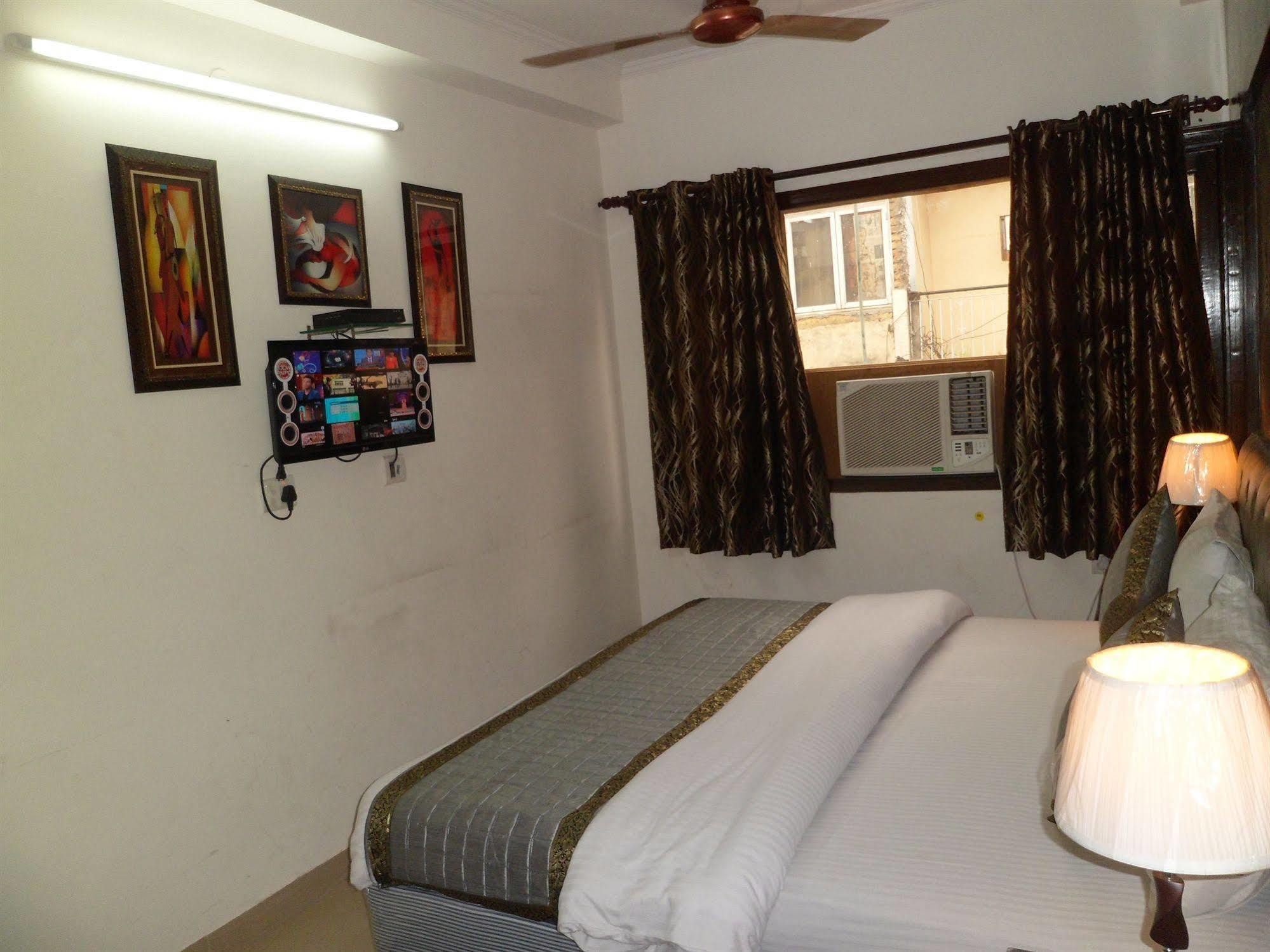 Hotel Arjun New Delhi