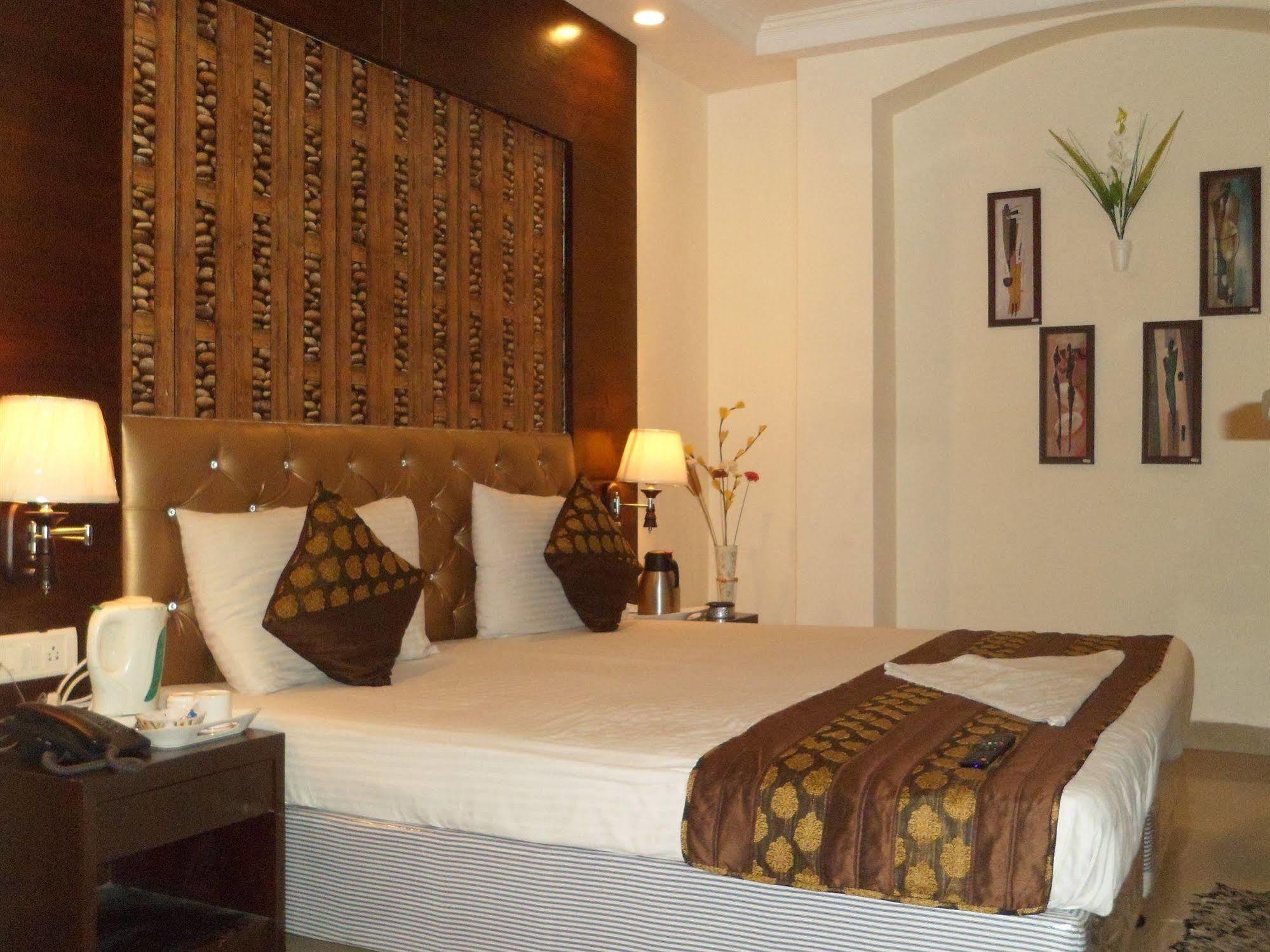 Arjun Hotel 3*