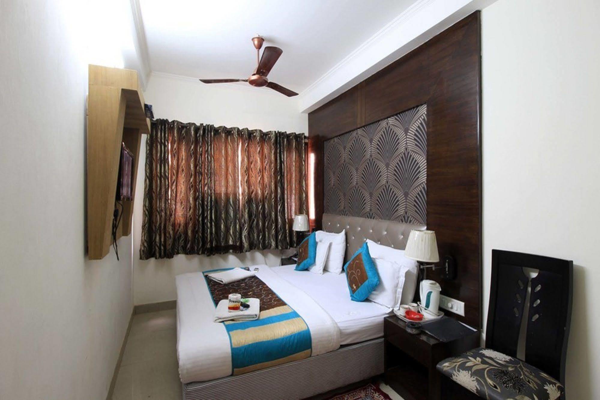 Arjun Hotel 3*