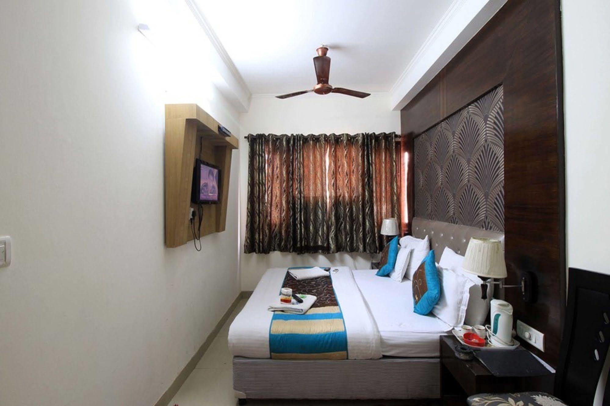 Arjun Hotel 3*